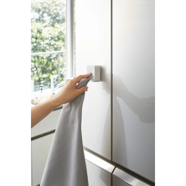 Biely samodržiaci plastový držiak na kuchynské utierky Film Hook – YAMAZAKI-image-3