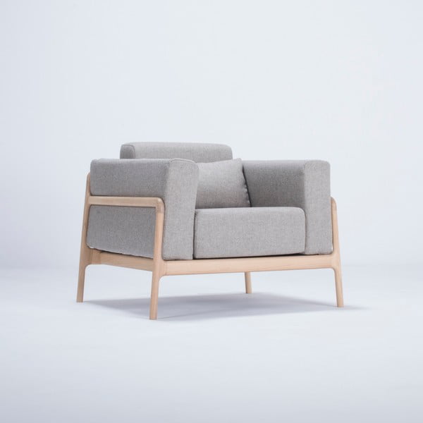 Kreslo s konštrukciou z dubového dreva so sivým textilným sedadlom Gazzda Fawn