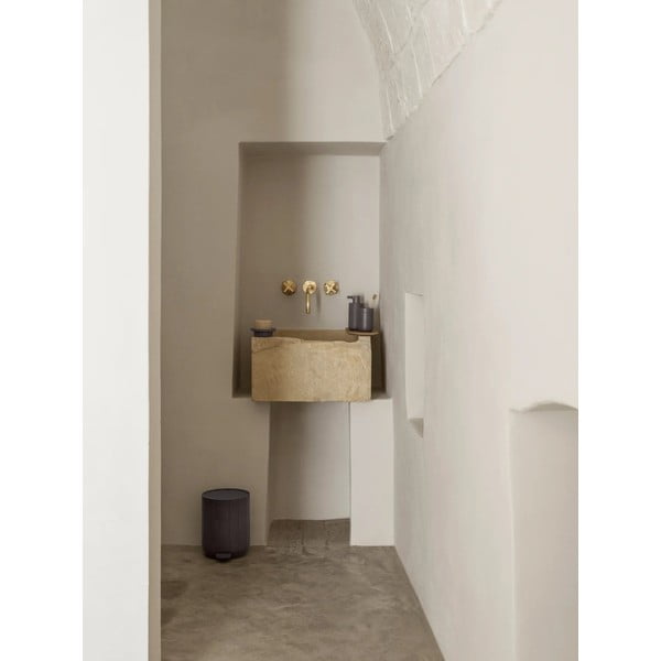 Sivá nádobka na mydlo z polyresínu Kua – Blomus-image-3