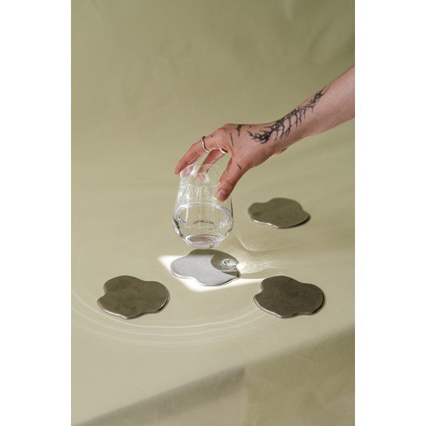 Kovové tácky v súprave 4 ks v striebornej farbe Plama – noo.ma-image-3