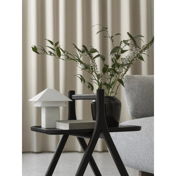 Biela LED stolová lampa so stmievačom s kovovým tienidlom (výška  33,5 cm) Sanaka – Blomus-image-2