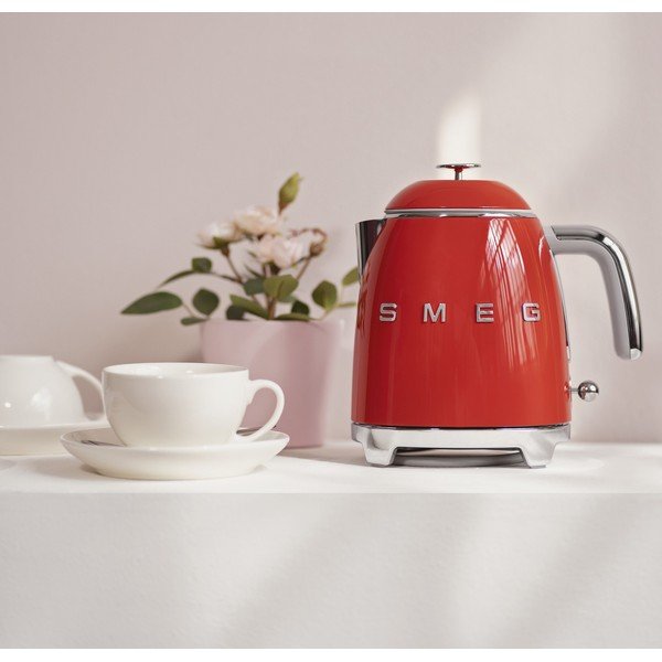 Červená rýchlovarná kanvica z nehrdzavejúcej ocele 800 ml Retro Style – SMEG-image-1