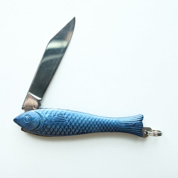 Tmavomodrý český nožík rybička v dizajne od Alexandry Dětinskej