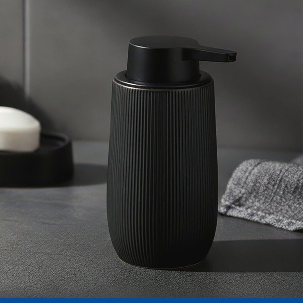 Čierny plastový dávkovač mydla 400 ml Fablo – Wenko-image-1