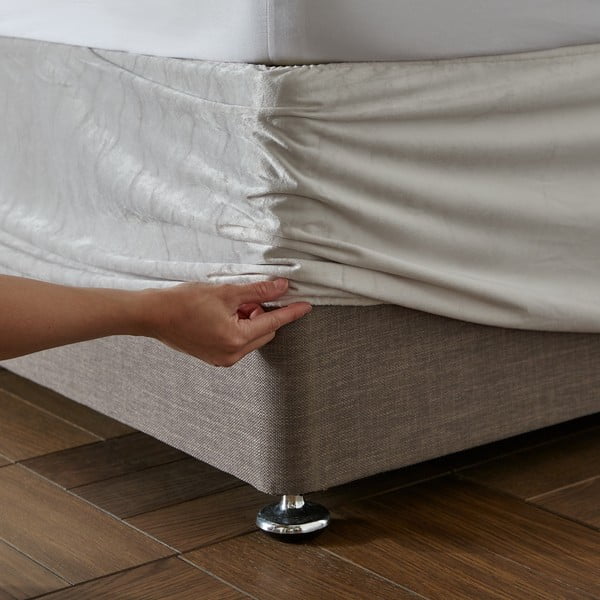 Krémový napínací zamatový poťah na rám postele 152x198 cm Kingsley – Catherine Lansfield-image-1