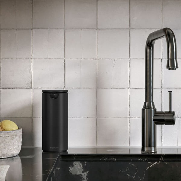 Matne čierny bezdotykový oceľový dávkovač mydla 414 ml – simplehuman-image-1