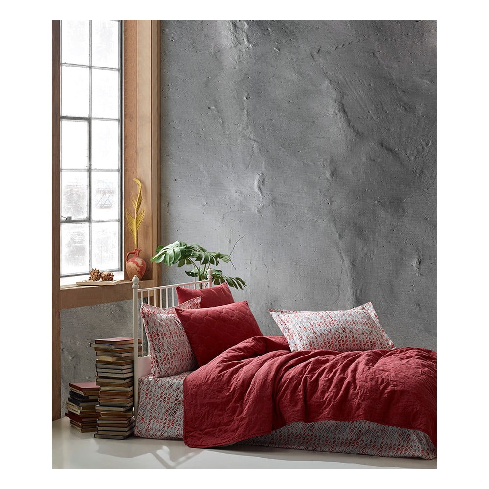Červená prikrývka cez posteľ so 4 obliečkami na vankúš z ranforce bavlny Mijolnir Aden, 220 x 240 cm