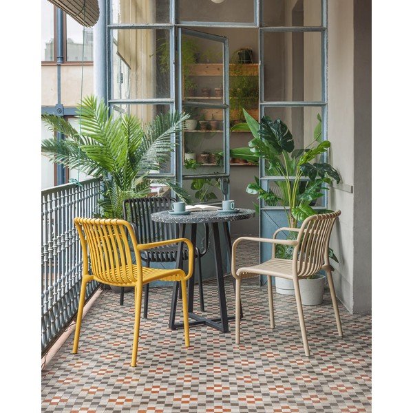 Horčicovožltá záhradná stolička Kave Home Isabellini-image-1