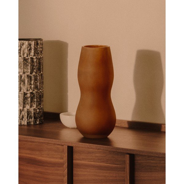 Hnedá sklenená váza (výška 32 cm) Crila – Kave Home-image-1
