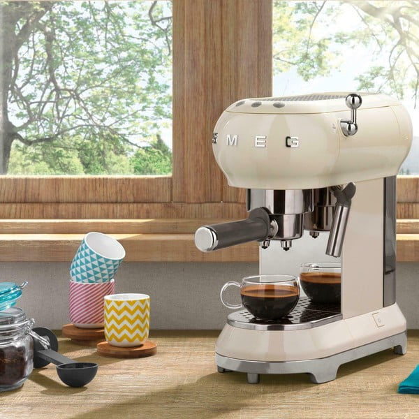 Krémovobiely pákový kávovar na Espresso SMEG-image-1