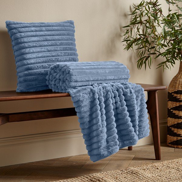 Modrá deka z mikroplyšu 130x170 cm Cosy Ribbed – Catherine Lansfield-image-3