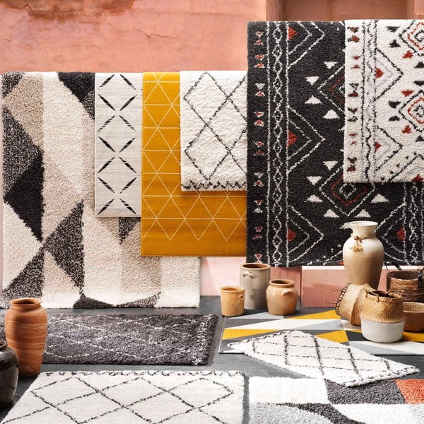 Béžový koberec s prímesou bavlny 68x110 cm Modesto – douceur d'intérieur-image-1