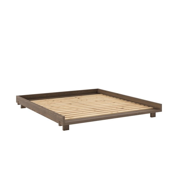 Hnedá dvojlôžková posteľ z borovicového dreva s roštom 180x200 cm Social – Karup Design