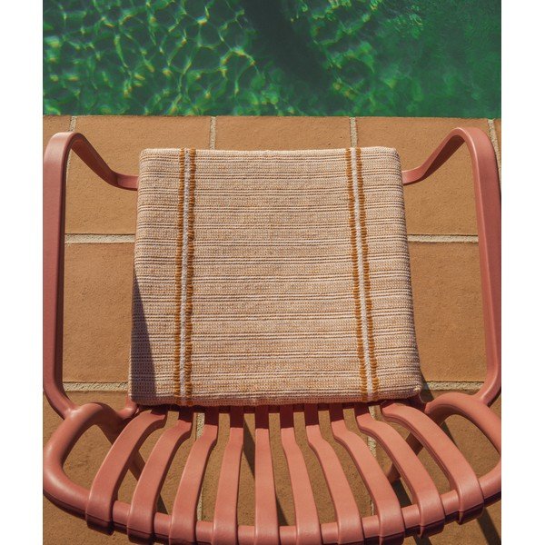Plastová záhradná stolička v terakotovej farbe Isabellini – Kave Home-image-3