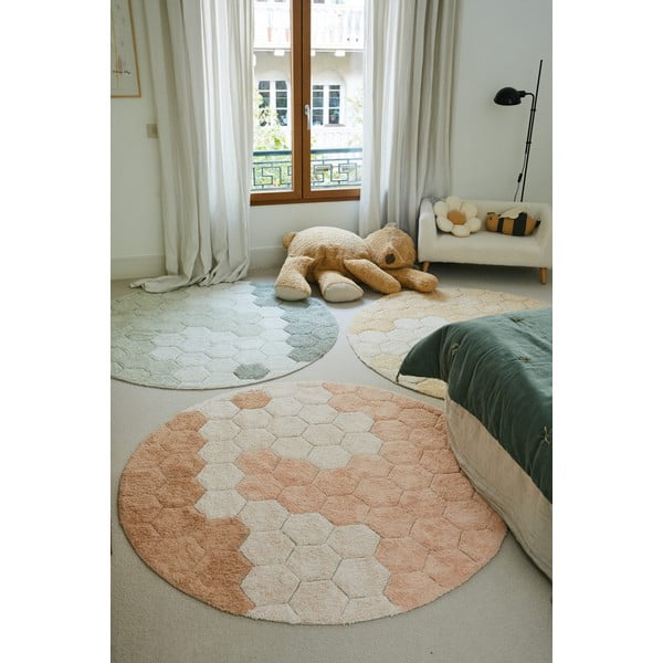 Svetloružový prateľný ručne tkaný bavlnený okrúhly koberec ø 140 cm Honeycomb Rose – Lorena Canals-image-3
