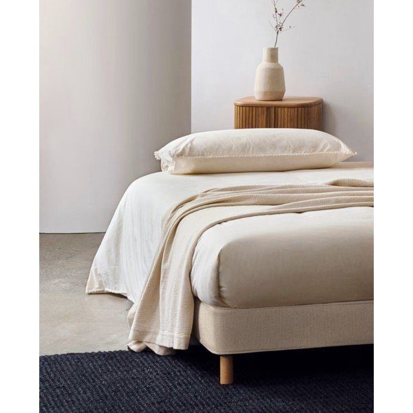 Béžová čalúnená jednolôžková posteľ 90x200 cm Ofelia – Kave Home-image-1