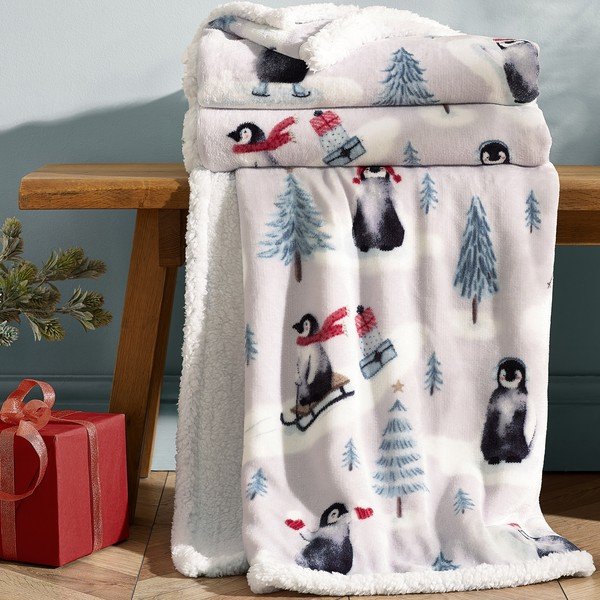 Biela deka s vianočným motívom 170x130 cm Christmas Sherpa Penguins – Catherine Lansfield-image-3