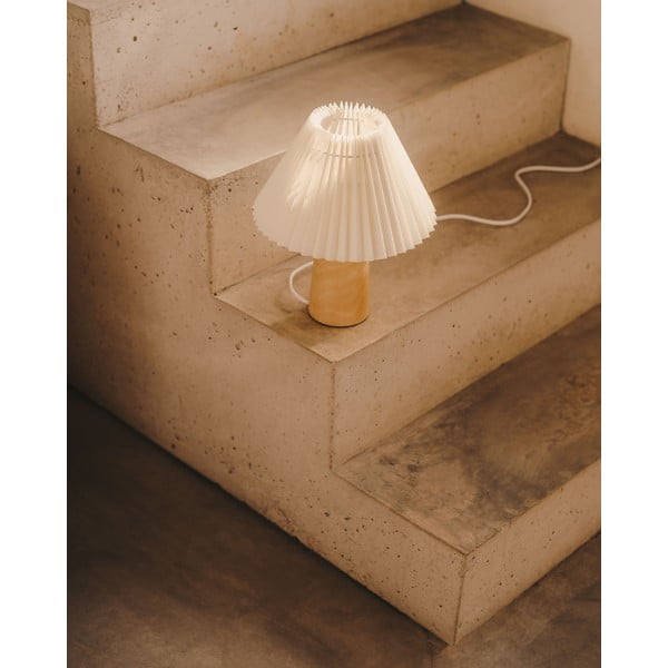 Béžová/v prírodnej farbe stolová lampa z kaučukového dreva s textilným tienidlom (výška 33 cm) Benicarlo – Kave Home-image-1