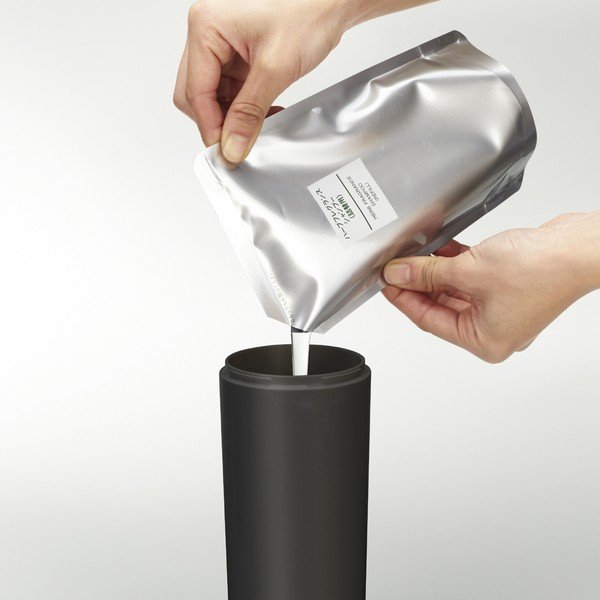 Čierny plastový dávkovač mydla 500 ml Round – YAMAZAKI-image-2