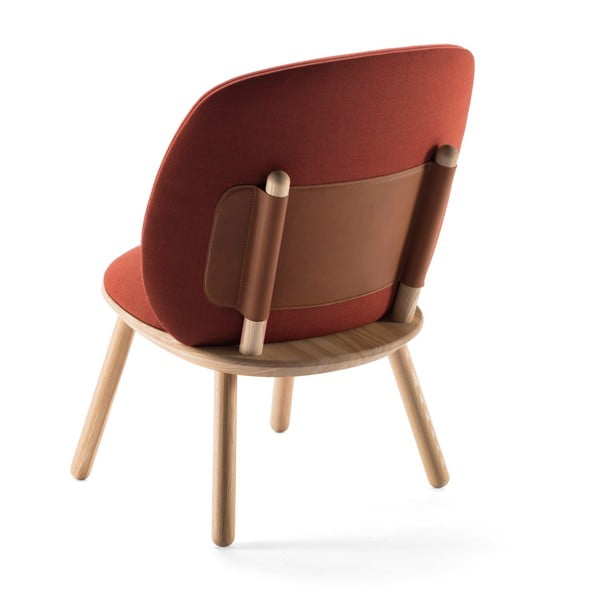 Koňakovohnedé kreslo s konštrukciou z jaseňového dreva a koženými detailmi EMKO Naïve-image-3