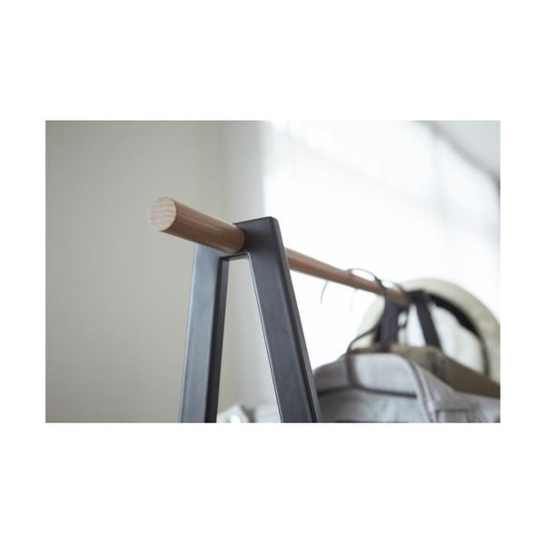 Čierny kovový stojan na oblečenie Tower – YAMAZAKI-image-4