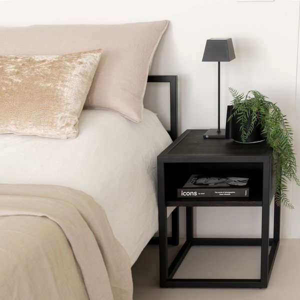 Čierny nočný stolík z dubového dreva s poličkami Diva – Spinder Design-image-1