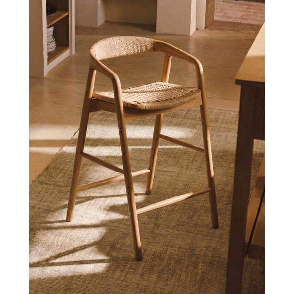 Barová stolička s podrúčkami z dubového dreva v prírodnej farbe (výška sedadla 65 cm) Derile – Kave Home-image-1