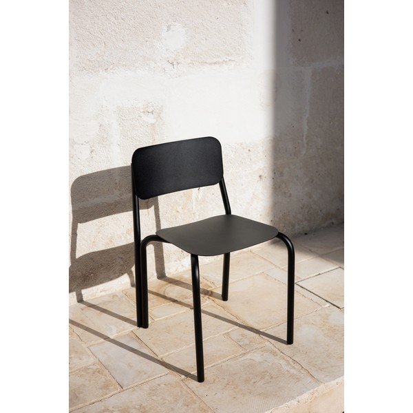 Čierna stohovateľná jedálenská stolička Kei – noo.ma-image-1