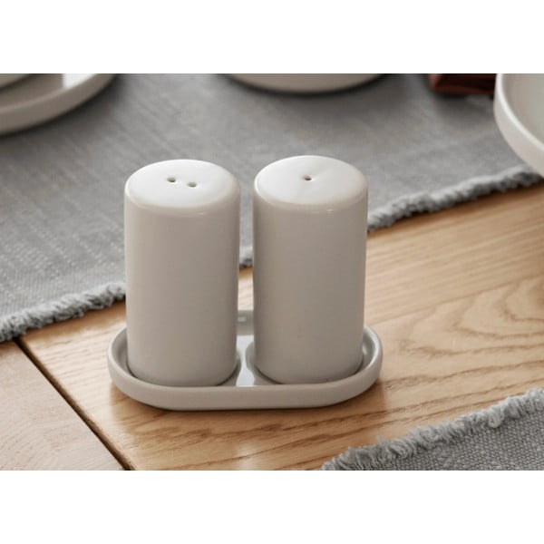 Soľnička a korenička so stojanom Pilar – Blomus-image-1