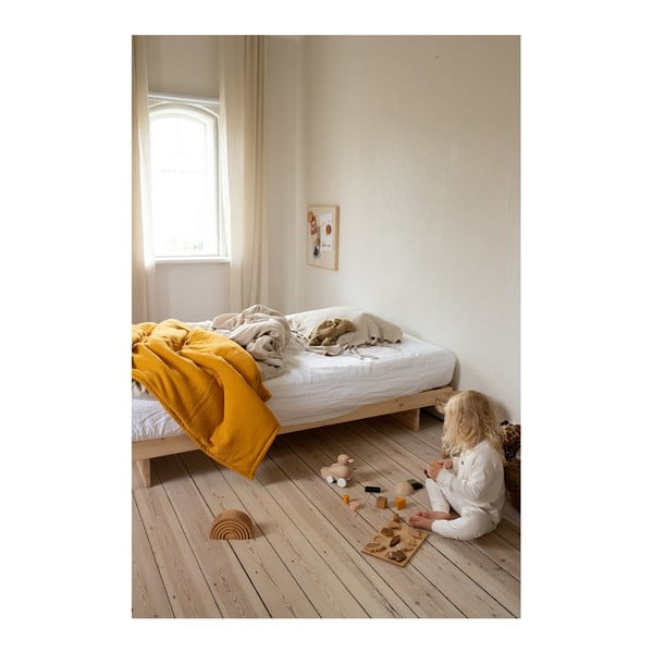 Jednolôžková posteľ z borovicového dreva s roštom 90x200 cm v prírodnej farbe Kanso – Karup Design-image-1