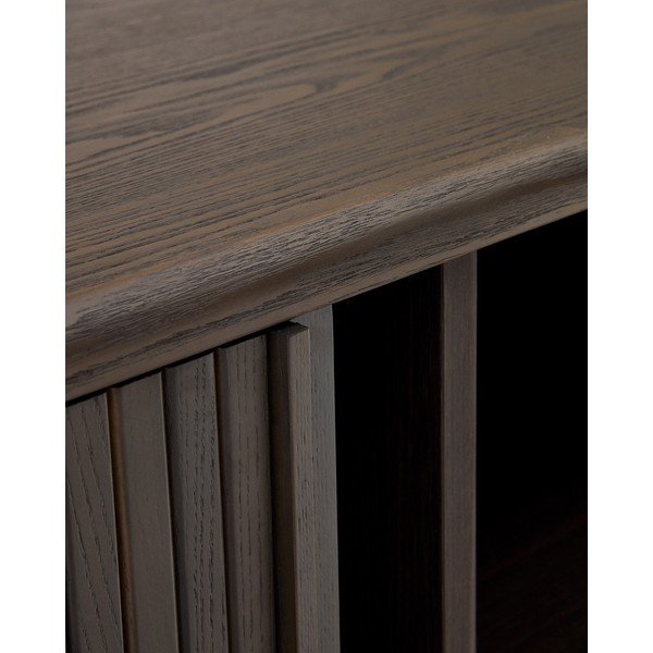 Tmavohnedá nízka komoda v dekore jaseňa s posuvnými dverami 180x75 cm Mailen – Kave Home-image-1