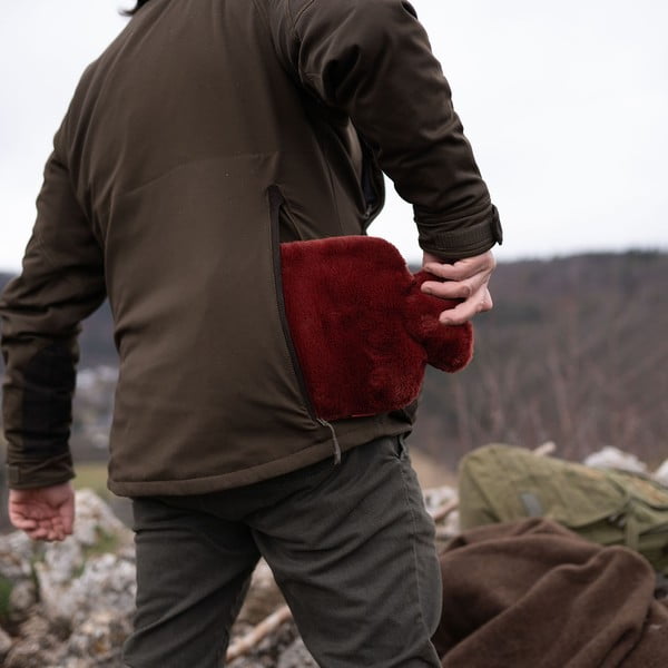 Červený termofor z mikroplyšu 1,8 l Classic – Hugo Frosch-image-1