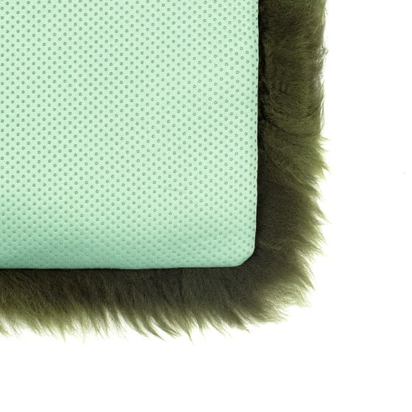 Tmavozelený vankúš na sedenie z ovčej kožušiny na jedálenskú stoličku Royal Dream Zealand, 40 x 40 cm-image-1