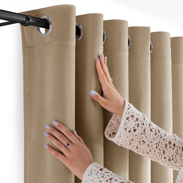 Béžový zamatový dimout záves 140x300 cm Velto – Filumi-image-3