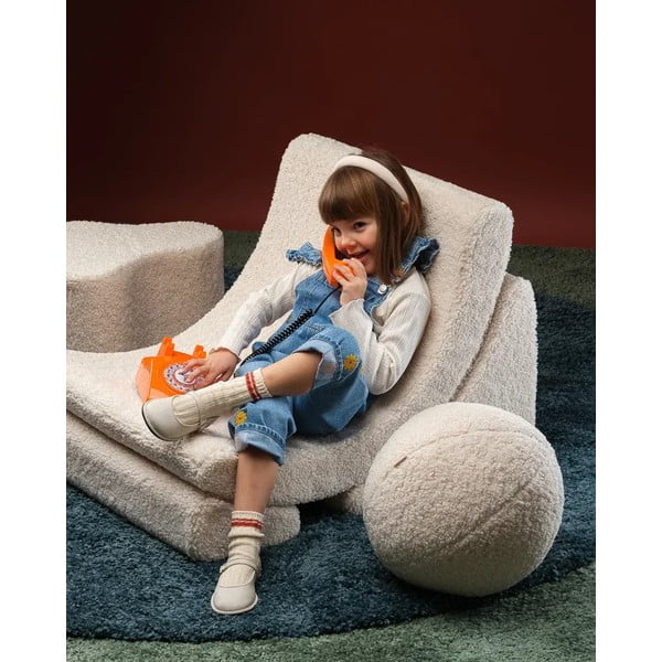 Krémový detský pohovkový vankúš z textílie buklé Ball – Wigiwama-image-1