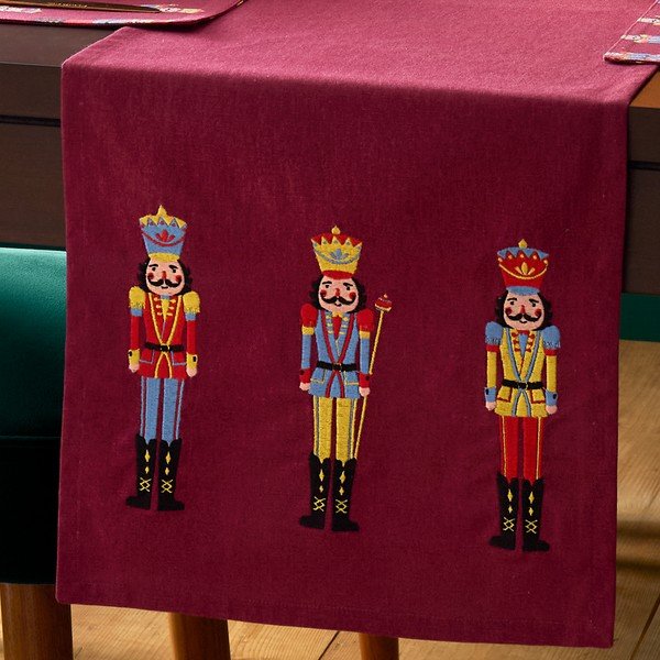 Bavlnený behúň na stôl s vianočným motívom 220x32 cm Christmas Nutcracker – Catherine Lansfield-image-2