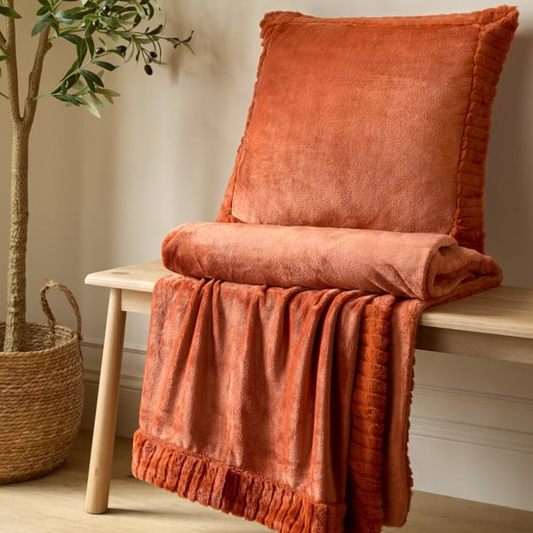 Dekoračný vankúš z mikroplyšu 55x55 cm Velvet and Faux Fur – Catherine Lansfield-image-3