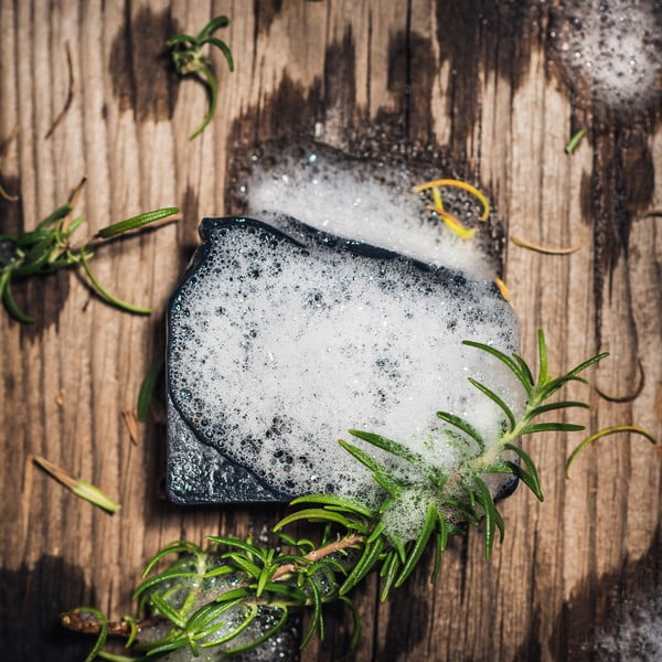 Ručne vyrábané prírodné mydlo Almara Soap Black As My Soul-image-1