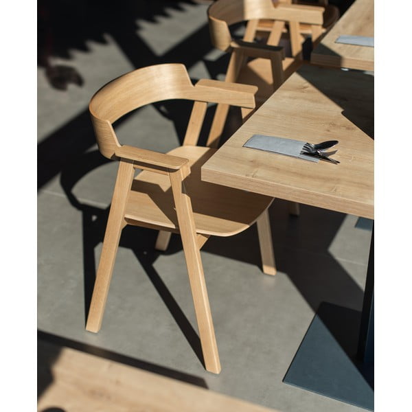 Jedálenská stolička s podrúčkami z dubového dreva v prírodnej farbe Flip – Gazzda-image-1