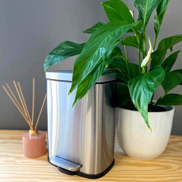 Nášľapný oceľový odpadkový kôš v matne striebornej farbe 5 l Akira – Spirella-image-1