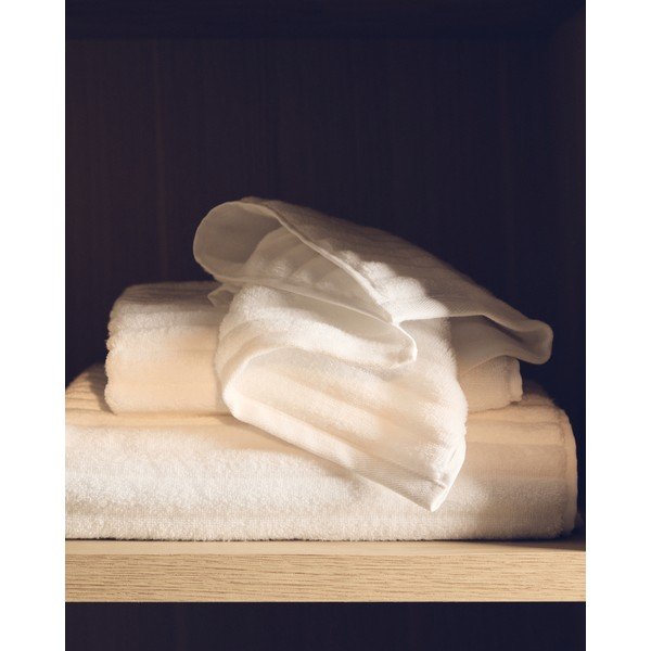 Biela froté bavlnená osuška 70x140 cm Navira – Kave Home-image-1