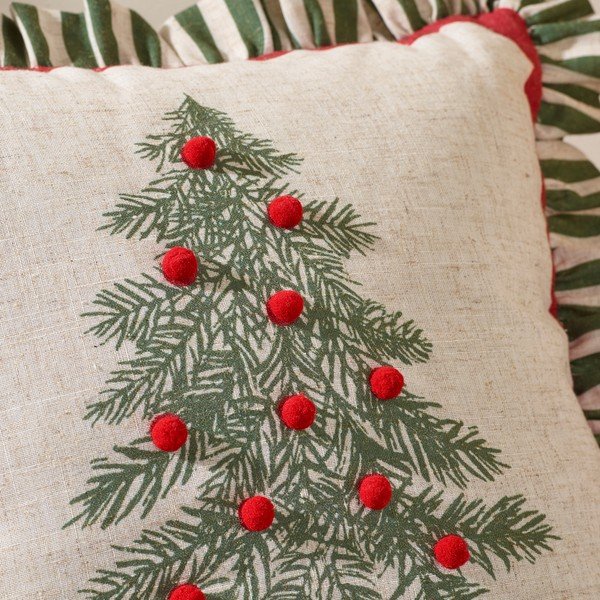 Dekoračný vankúš s vianočným motívom 45x45 cm Frilled Christmas Tree – Catherine Lansfield-image-2