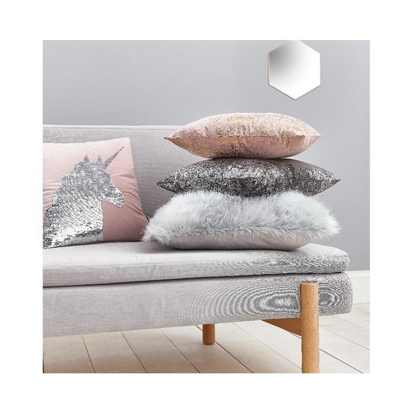 Biela obliečka na vankúš z umelej kožušiny Catherine Lansfield Metallic Fur, 45 × 45 cm-image-1
