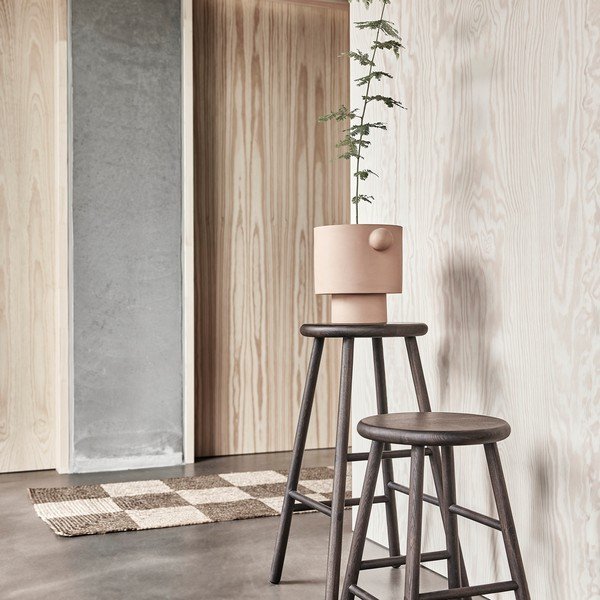 Barová stolička z jaseňového dreva v tmavo prírodnej farbe (výška sedadla 65 cm) Moto – OYOY Living Design-image-1