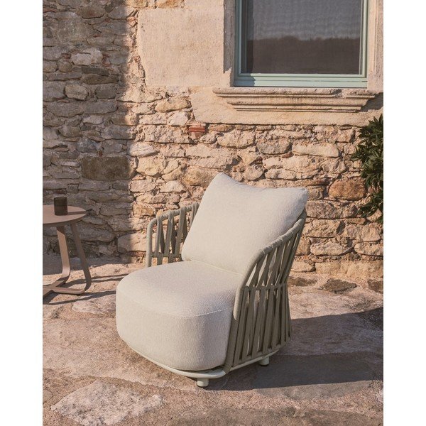 Krémovobiele/taupe polstrované záhradné kreslo Osani – Kave Home-image-1
