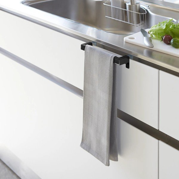 Čierny závesný držiak na kuchynské utierky Tower – YAMAZAKI-image-1