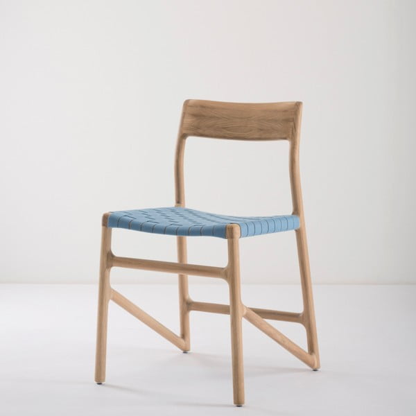 Jedálenská stolička z masívneho dubového dreva s modrým sedadlom Gazzda Fawn