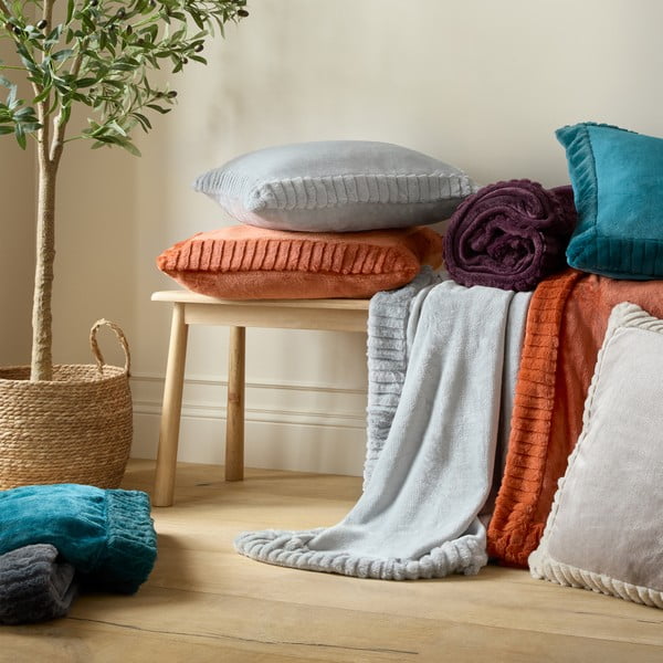 Dekoračný vankúš z mikroplyšu 55x55 cm Velvet and Faux Fur – Catherine Lansfield-image-4