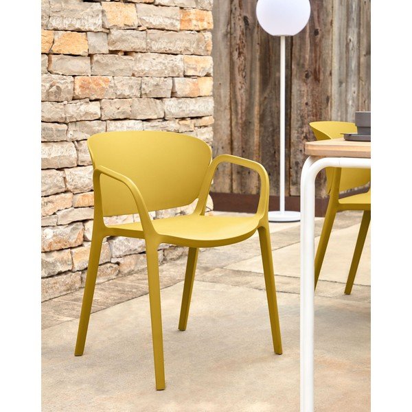 Žltá plastová záhradná stolička Ania – Kave Home-image-1