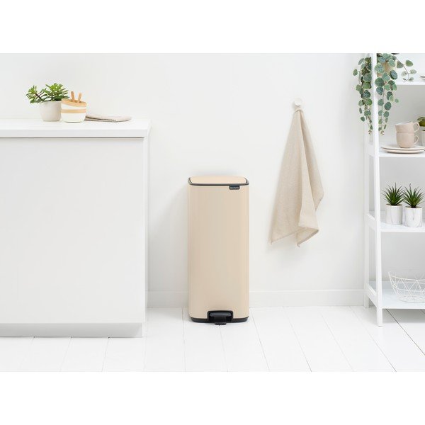 Béžový pedálový oceľový odpadkový kôš 30 l Bo – Brabantia-image-1